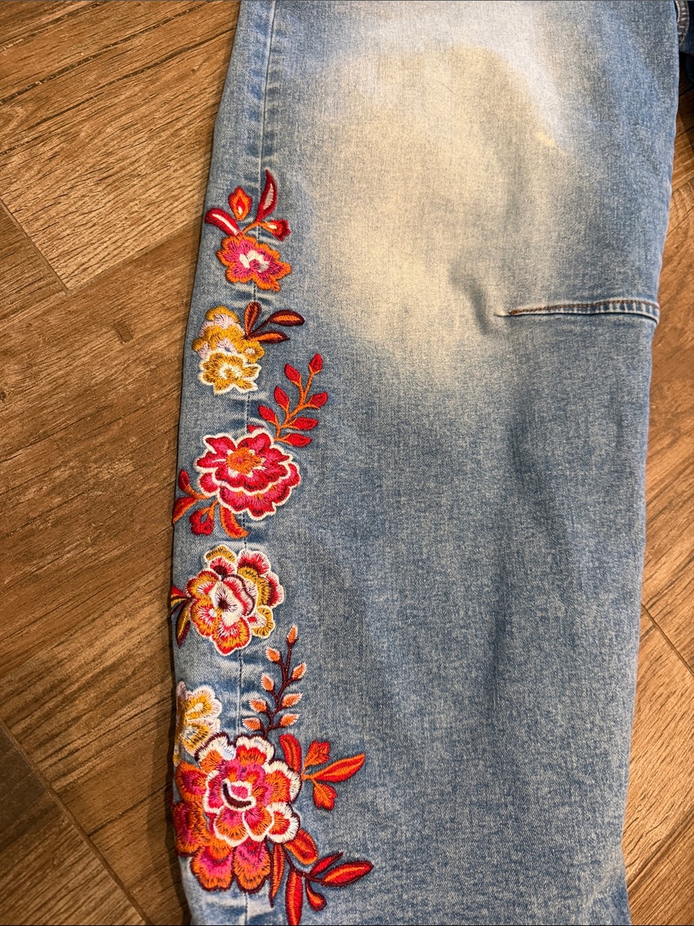 Flamingals embroidered barrel jeans - Picture 2 of 4